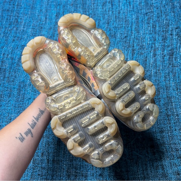 Nike Air Vapormax 2019 Sneakers in Floral Black University Gold - Picture 7 of 8